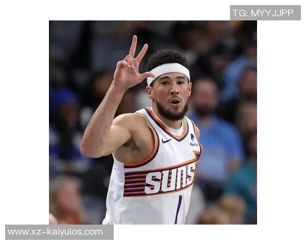 布克上半场火力全开三分球三记助力球队表现出色拿下11分3篮板3助攻1抢断